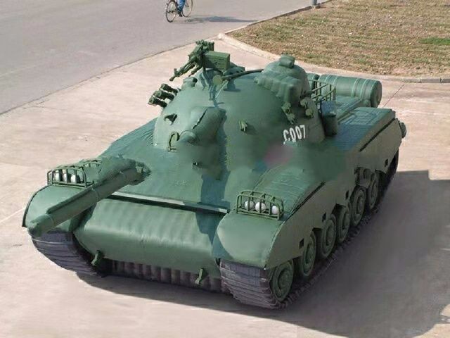 西乡塘军用充气坦克车